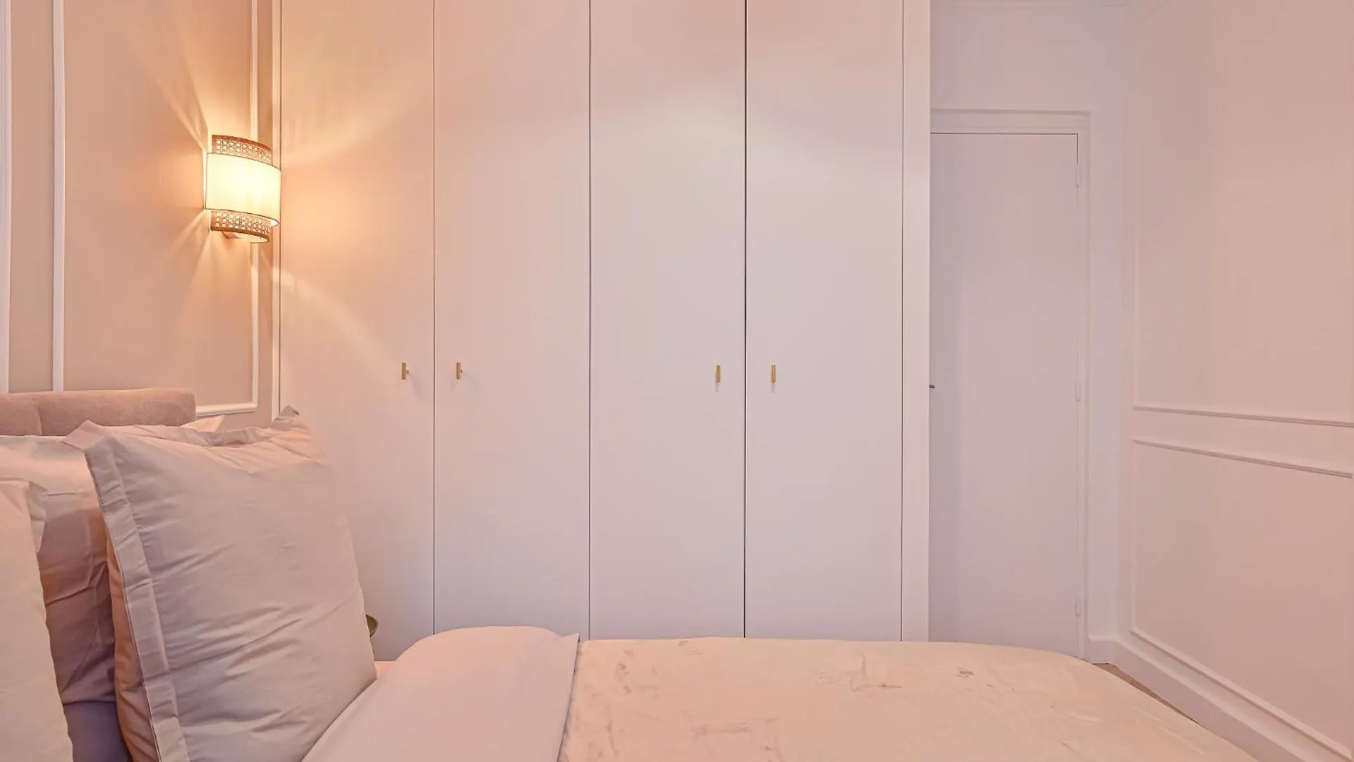 Suite Eiffel- Perfect Location Paris Apartment